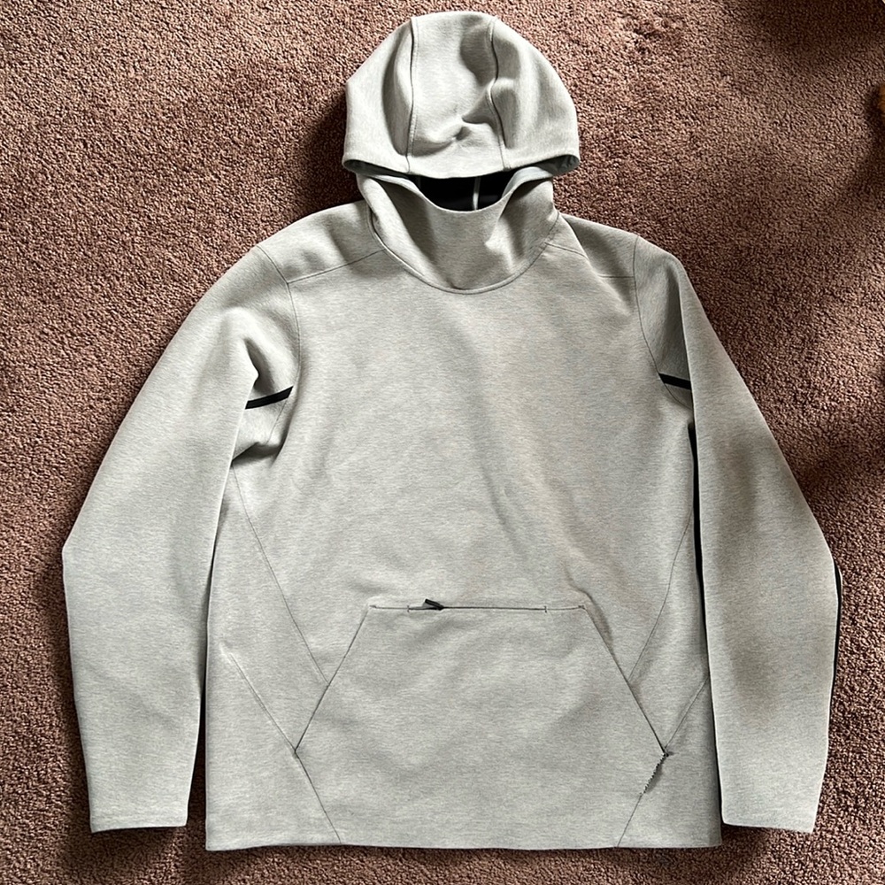 Mens size Large lulu lemon pull over gray